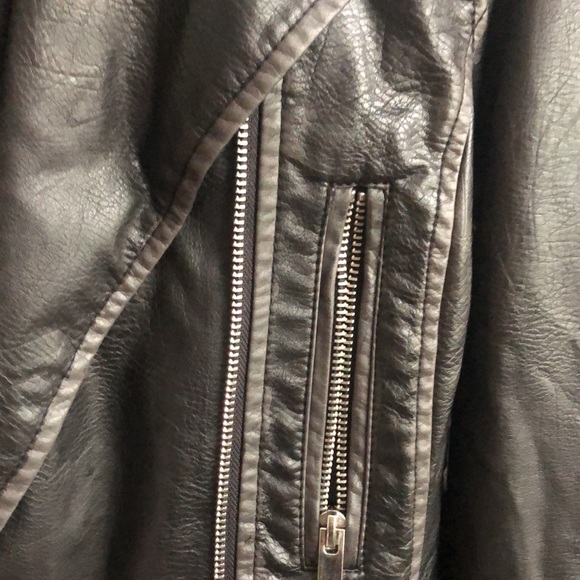 Black leather jacket size small girls good condition like new - Picture 8 of 10